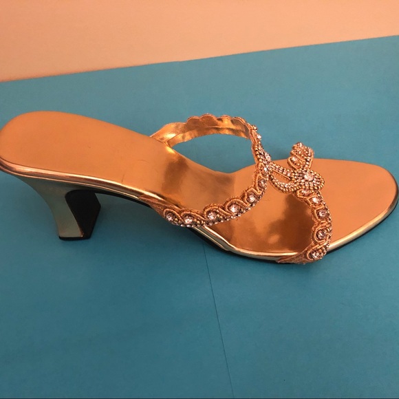 Gold sandals, Indian style - Picture 6 of 8